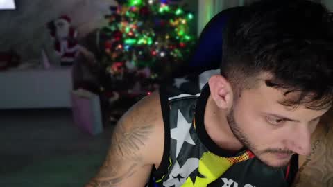 Snapshot of travissholden chatting on 12/19/24, 04:34 TRAVISS HOLDEN online show from 12/19/24, 04:34