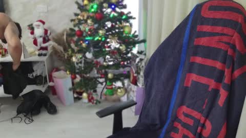 Snapshot of travissholden chatting on 12/21/24, 08:28 TRAVISS HOLDEN online show from 12/21/24, 08:28