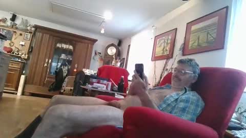 Snapshot of trebgeis1 chatting on 09/12/25, 06:46 trebgeis1 online show from 09/12/25, 06:46