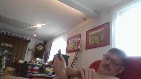 Snapshot of trebgeis1 chatting on 10/31/25, 01:01 trebgeis1 online show from 10/31/25, 01:01