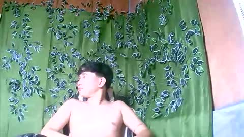 Snapshot of trebz_01 chatting on 11/12/25, 08:04 trebz_01 online show from 11/12/25, 08:04