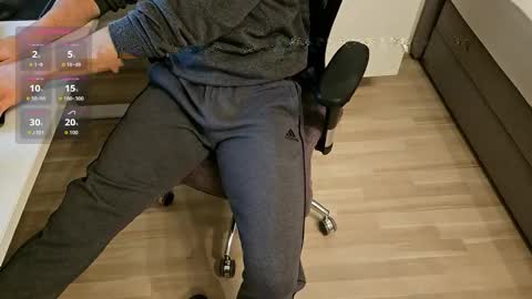 Snapshot of tree1989 chatting on 01/08/26, 05:37 tree1989 online show from 01/08/26, 05:37