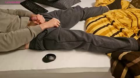 Snapshot of tree1989 chatting on 01/12/26, 06:13 tree1989 online show from 01/12/26, 06:13