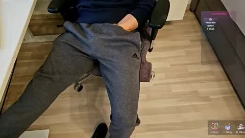 Snapshot of tree1989 chatting on 02/21/26, 03:57 tree1989 online show from 02/21/26, 03:57