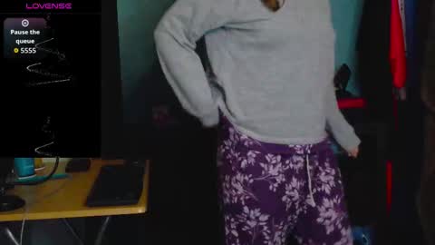 TreeJeanne online show from 11/18/25, 02:28