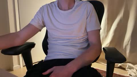 Snapshot of treeoflove chatting on 11/08/25, 04:51 TreeOfLove online show from 11/08/25, 04:51