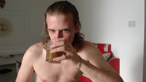 Snapshot of treezyny chatting on 12/03/24, 03:30 Sarah And Jon online show from 12/03/24, 03:30