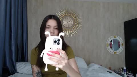 Snapshot of treezyny chatting on 12/13/24, 02:43 Sarah And Jon online show from 12/13/24, 02:43