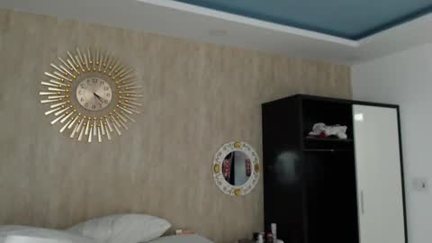 Snapshot of treezyny chatting on 12/27/24, 03:09 Sarah And Jon online show from 12/27/24, 03:09