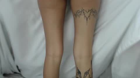 Snapshot of treezyny chatting on 12/31/24, 04:16 Sarah And Jon online show from 12/31/24, 04:16