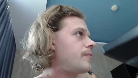 Snapshot of treezyny chatting on 12/31/24, 07:20 Sarah And Jon online show from 12/31/24, 07:20