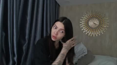 Snapshot of treezyny chatting on 01/04/25, 11:27 Sarah And Jon online show from 01/04/25, 11:27