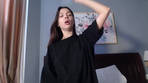 Snapshot of treezyny chatting on 03/04/25, 06:04 Sarah And Jon online show from 03/04/25, 06:04