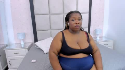 Snapshot of treisyvixen chatting on 05/27/26, 03:14 Treisy Vixen big ass online show from 05/27/26, 03:14