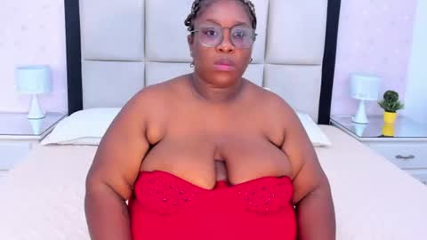 Snapshot of treisyvixen chatting on 06/25/26, 05:12 Treisy Vixen big ass online show from 06/25/26, 05:12