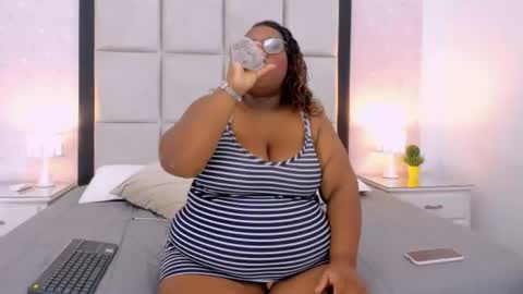 Snapshot of treisyvixen chatting on 07/14/26, 03:22 Treisy Vixen big ass online show from 07/14/26, 03:22