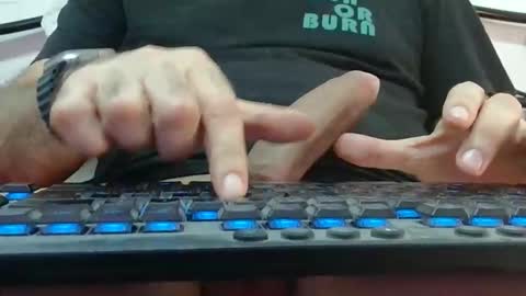 Snapshot of trevido4u chatting on 10/22/25, 11:04 trevido4u online show from 10/22/25, 11:04