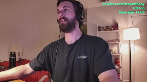 Snapshot of treyanthony chatting on 01/26/25, 11:29 decentanthony online show from 01/26/25, 11:29