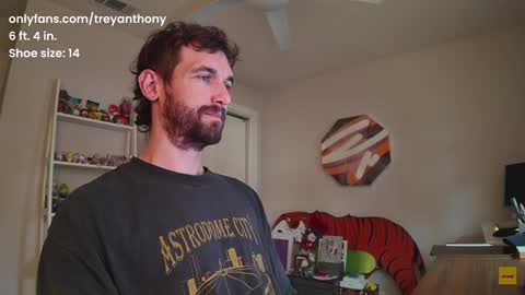 Snapshot of treyanthony chatting on 02/08/25, 02:16 decentanthony online show from 02/08/25, 02:16