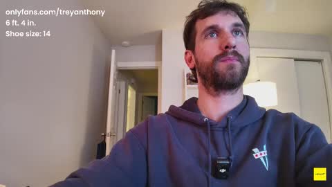 Snapshot of treyanthony chatting on 02/11/25, 08:10 decentanthony online show from 02/11/25, 08:10