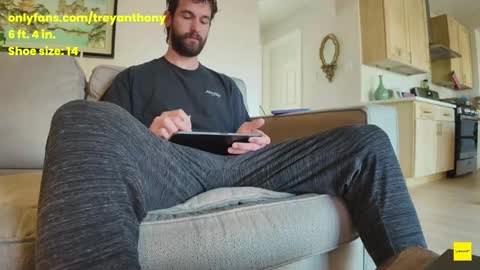 Snapshot of treyanthony chatting on 03/11/25, 04:40 decentanthony online show from 03/11/25, 04:40