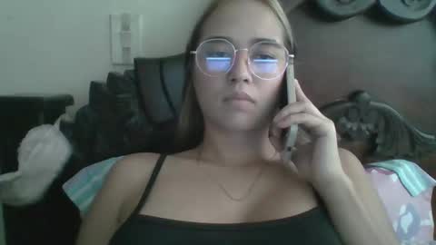 Snapshot of triana_bell chatting on 11/19/25, 05:02 triana_bell online show from 11/19/25, 05:02