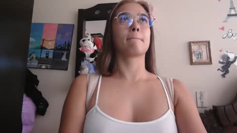 triana_bell online show from 03/02/26, 05:42