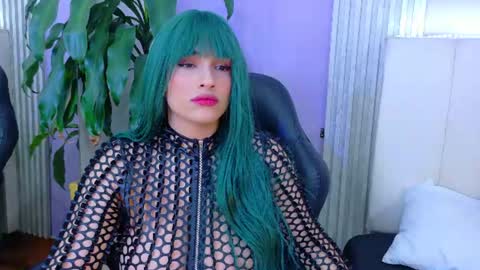 triana_crimson online show from 06/11/26, 12:54