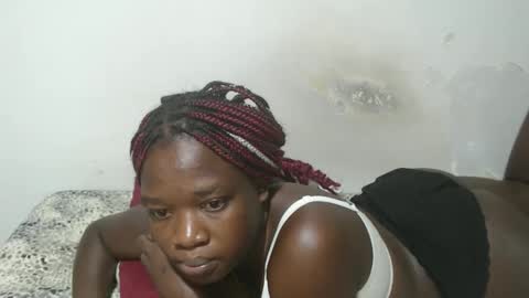 Snapshot of triceeyy chatting on 12/15/25, 07:18 Tracy online show from 12/15/25, 07:18