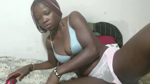 Snapshot of triceeyy chatting on 12/19/25, 07:59 Tracy online show from 12/19/25, 07:59