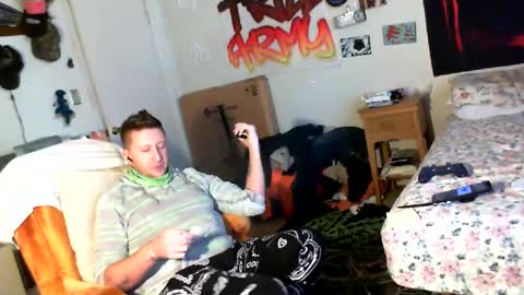 trillnonymau5 online show from 12/25/24, 06:09