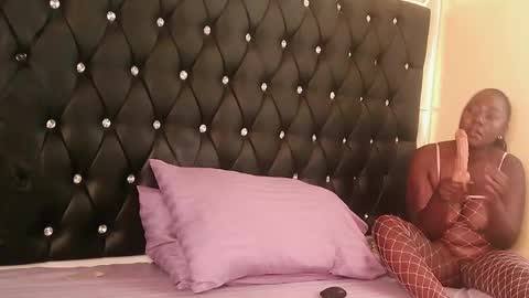 Snapshot of trinatrina94 chatting on 12/16/25, 09:03 trinatrina94 online show from 12/16/25, 09:03