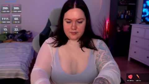 Snapshot of trinititi chatting on 11/07/25, 11:43 Tina online show from 11/07/25, 11:43