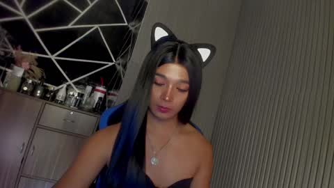 Snapshot of trinityfucksyou chatting on 02/19/25, 05:27 Ms Ella online show from 02/19/25, 05:27