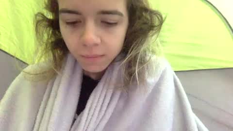 Snapshot of trippybb222 chatting on 10/09/25, 01:31 trippybb222 online show from 10/09/25, 01:31