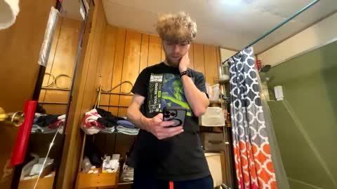 Snapshot of trippyscenes chatting on 01/31/25, 01:33 trippyscenes online show from 01/31/25, 01:33