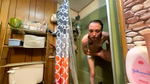 Snapshot of trippyscenes chatting on 09/10/25, 06:52 trippyscenes online show from 09/10/25, 06:52