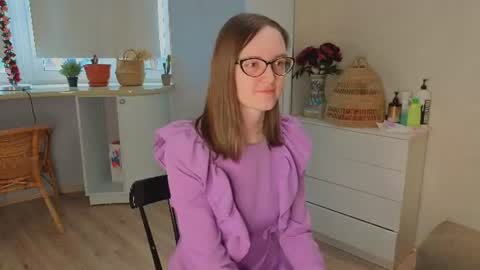 Snapshot of trishdelafontaine chatting on 06/10/26, 04:34 Viola online show from 06/10/26, 04:34