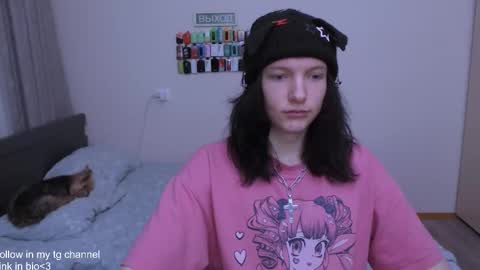 Snapshot of trishxl chatting on 12/17/25, 07:20 Max online show from 12/17/25, 07:20