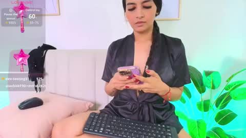 Snapshot of trissha_xk1 chatting on 01/20/25, 04:45 Trissha online show from 01/20/25, 04:45