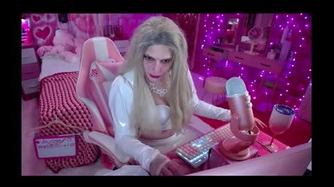 Snapshot of trista_doll chatting on 02/01/25, 12:18 trista_doll online show from 02/01/25, 12:18