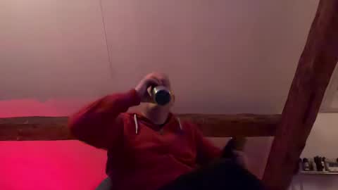 Snapshot of tritonspace chatting on 02/22/25, 02:28 Triton online show from 02/22/25, 02:28