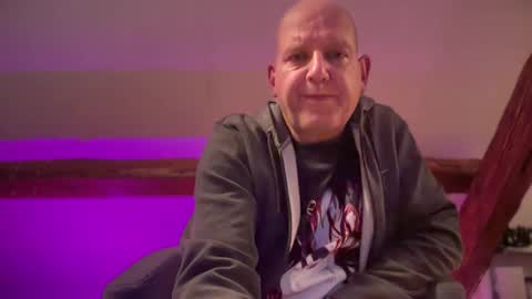 Snapshot of tritonspace chatting on 09/22/25, 04:14 Triton online show from 09/22/25, 04:14