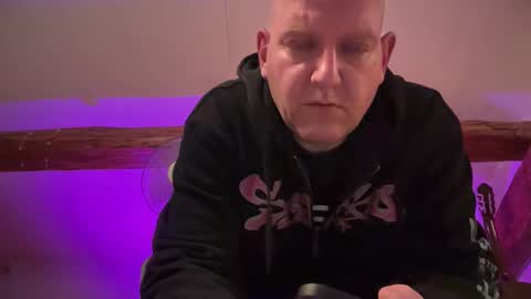 Snapshot of tritonspace chatting on 09/26/25, 02:37 Triton online show from 09/26/25, 02:37