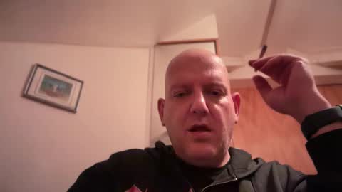 Snapshot of tritonspace chatting on 10/03/25, 01:02 Triton online show from 10/03/25, 01:02