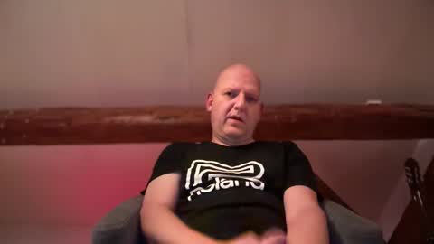 Snapshot of tritonspace chatting on 10/05/25, 02:59 Triton online show from 10/05/25, 02:59