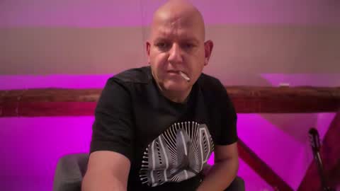 Snapshot of tritonspace chatting on 10/21/25, 05:19 Triton online show from 10/21/25, 05:19