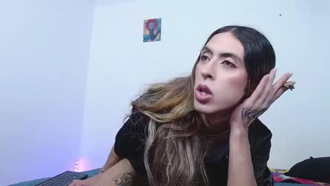 Snapshot of trix_fiore_oficial chatting on 01/17/25, 04:17 Trix online show from 01/17/25, 04:17