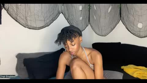 Snapshot of trixie_luv chatting on 09/23/25, 03:04 trixie_luv online show from 09/23/25, 03:04