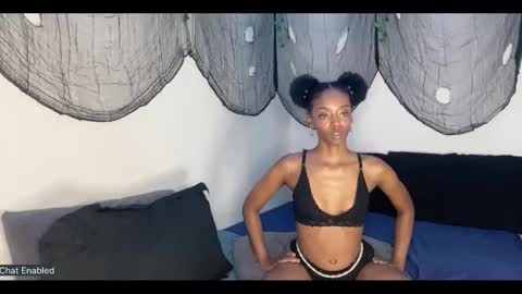Snapshot of trixie_luv chatting on 10/07/25, 02:03 trixie_luv online show from 10/07/25, 02:03